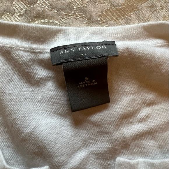 Women’s Ann Taylor white cotton short sleeve sweater - Picture 2 of 3